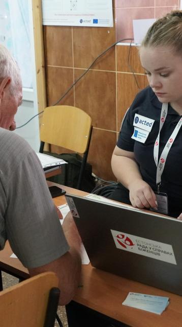 two people discussing